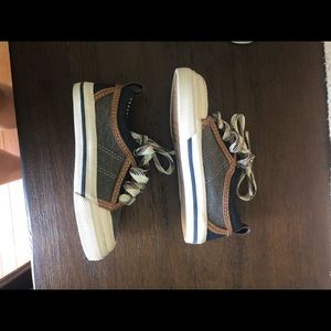 Oshkosh Toddler size 7 Shoes